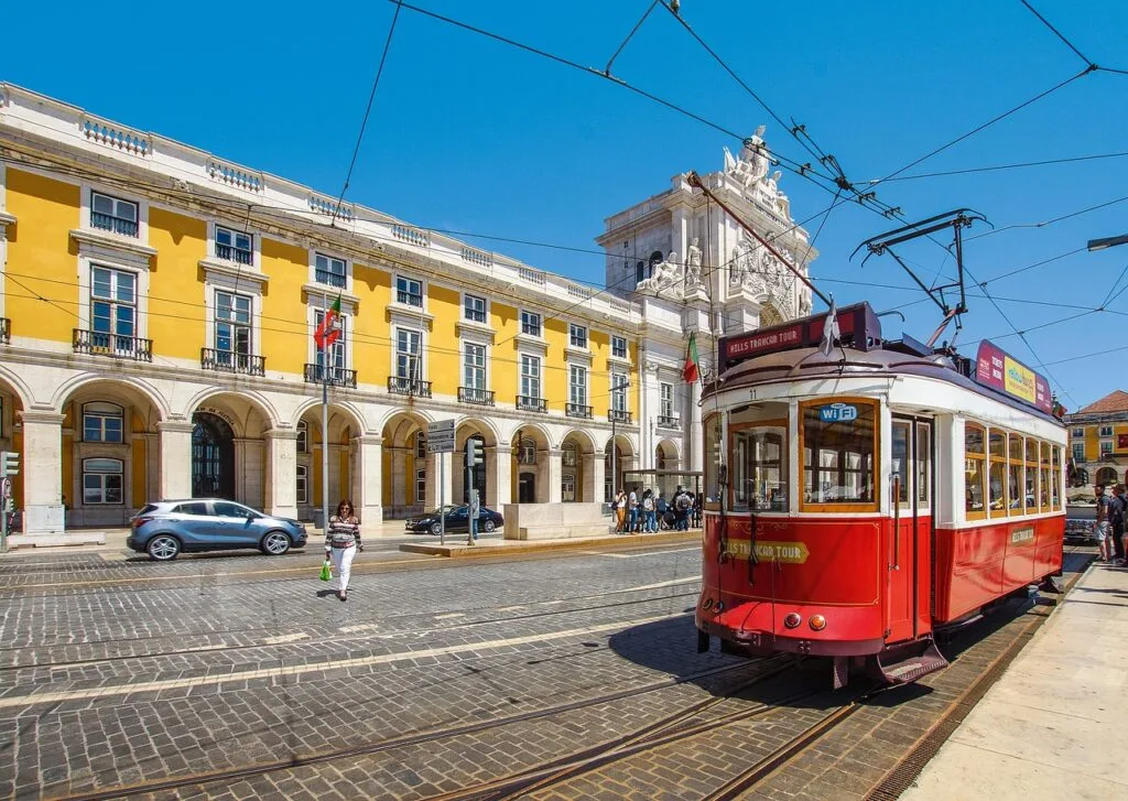 Tram 28 Alfama morning