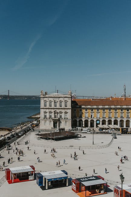 Praça do Comércio river columns