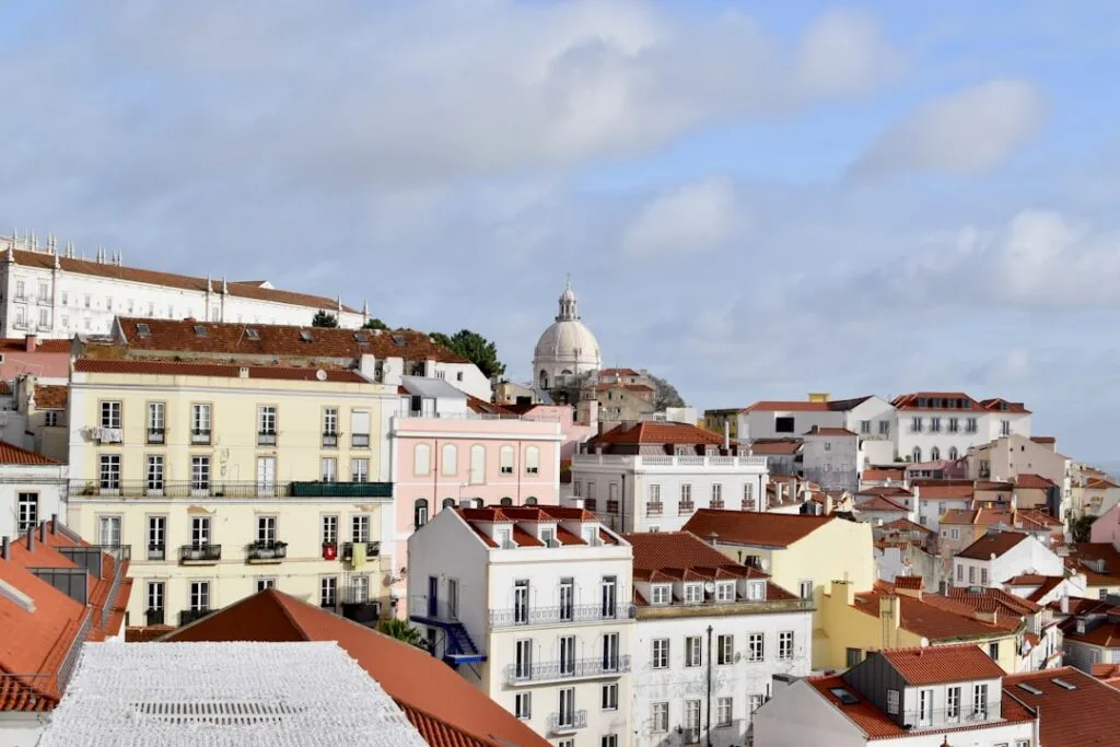 Escapade budget destinations pas ch Lisbonne travel tourism landmark